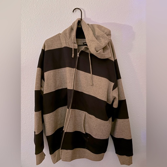 Plain Black & Grey Men’s Sweater - Picture 3 of 3